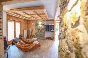 TV a/nebo společenská místnost v ubytování Hotel le Beausite