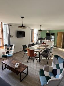 a living room with a table and chairs at L’éscale étape in Lagney