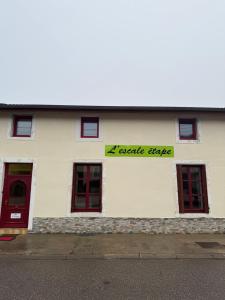 a white building with a sign that reads escape garage at L’éscale étape in Lagney