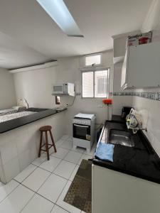 Køkken eller tekøkken på Loft 705 Pitangueiras Guarujá