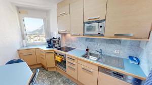 Kuchyň nebo kuchyňský kout v ubytování Solution-Grischun Apartments - Berninaexpress - Städterip - atemberaubende Aussicht