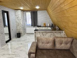 Η κουζίνα ή μικρή κουζίνα στο Emerald Cottages +87 φωτογραφίες