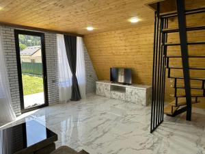 Μια τηλεόραση ή/και κέντρο ψυχαγωγίας στο Emerald Cottages