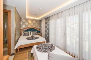A bed or beds in a room at Aprilis Gold Hotel - Special Category