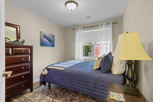 Voodi või voodid majutusasutuse Freshwater Joys Jellybean 3br Gem In St John's toas