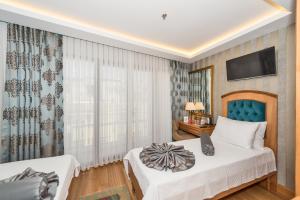 A bed or beds in a room at Aprilis Gold Hotel - Special Category