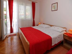 Postel nebo postele na pokoji v ubytování Apartments Dragica
