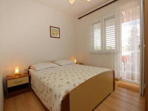 Postel nebo postele na pokoji v ubytování Apartments Dragica