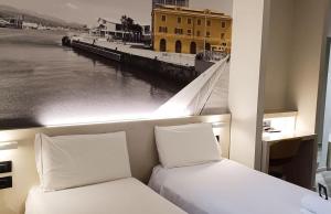 Кровать или кровати в номере B&B Hotel Savona