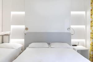 Кровать или кровати в номере B&B Hotel Savona