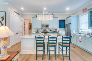 Cuina o zona de cuina de Walk to Public Beach Hideaway in St Simons Island