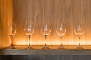 a row of wine glasses sitting on a table at Cyclinn Brooklin Novo in São Paulo