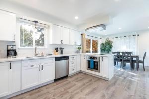 Køkken eller tekøkken på Prvt Hot Tub Close to Resorts