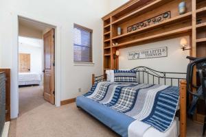 a bedroom with a bed in a room at Mountain Retreat Hot Tub Views,Near Shops in Park City