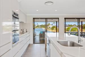 Gallery image of Water View Family Getaway - WiFi, Pool, BBQ in Gold Coast