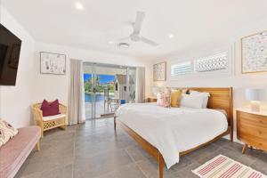 Katil atau katil-katil dalam bilik di Water View Family Getaway - WiFi, Pool, BBQ +19 gambar