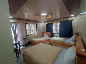Postel nebo postele na pokoji v ubytování Quarry Bay Hometel Sagada