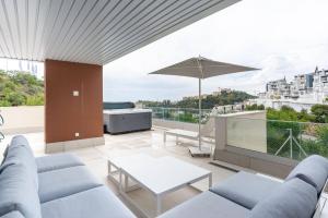Balkón alebo terasa v ubytovaní La Quinta 3 Bedroom Ultra Modern Apartment with Private Hot Tub