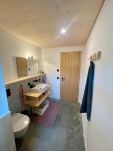Koupelna v ubytování Ferienappartements Bayer + 37 fotografií