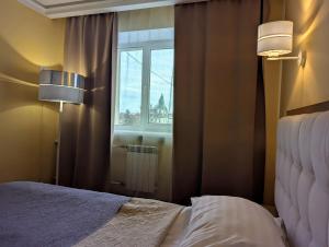 Postel nebo postele na pokoji v ubytování Hotel Ternopil