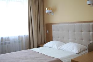 Postel nebo postele na pokoji v ubytování Hotel Ternopil