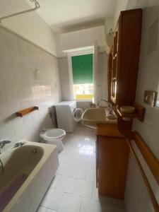 Bilik mandi di Apartment 51