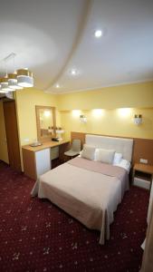 Postel nebo postele na pokoji v ubytování Hotel Ternopil