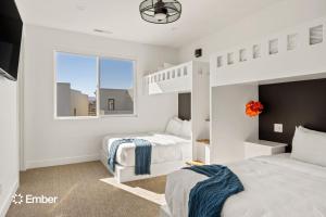 Postel nebo postele na pokoji v ubytování Desert Chic at Desert Color by Ember Stays + 23 fotografií