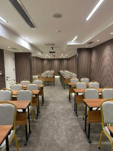 an empty classroom with desks and chairs in it at Trademark By Wyndham Operla Airport Hotels Arnavutköy in Arnavutköy +112 photos