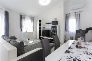 Posedenie v ubytovaní House Ivica