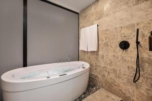 A bathroom at LIN Boutique Hotel by HOUSY HOST