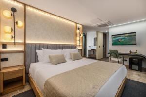 A bed or beds in a room at LIN Boutique Hotel by HOUSY HOST