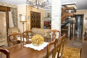 Posezení v ubytování Spacious house in Abejar