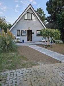 Aed väljaspool majutusasutust Das NURDACH Haus