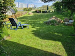 Aed väljaspool majutusasutust Das NURDACH Haus