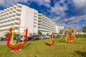 Plac zabaw dla dzieci w obiekcie Eix Lagotel Holiday Resort