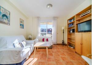 Μια τηλεόραση ή/και κέντρο ψυχαγωγίας στο Las Dunas Duplex Apartment Javea Arenal by Rock Rentals