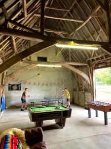 Τραπέζι μπιλιάρδου στο Farmhouse in Suffolk with wild swimming & hot tub