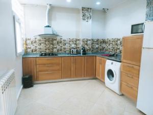 a kitchen with a washer and a washing machine at Superbe Etage Villa avec balcon, BBQ in Oulad Maʼammar