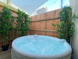 Φωτογραφία από το άλμπουμ του Le Cadre Noir Lux Spa, Sauna, Jacuzzi, Hammam σε Saumur