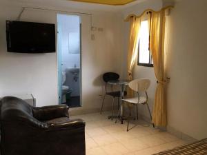 TV a/nebo společenská místnost v ubytování La Gran Fortaleza B&B