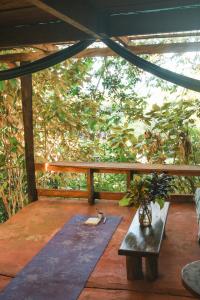 Balkoni atau teres di Rustic Cabin in Pavones surf brake