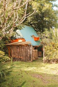 Taman di luar Rustic Cabin in Pavones surf brake