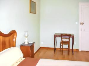 Ένα ή περισσότερα κρεβάτια σε δωμάτιο στο Maison charmante à Chirens avec jardin clôturé