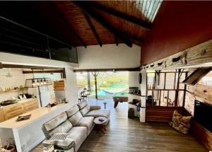 Una cocina o cocineta en Villa Martinique Vue Panoramique piscine et billard