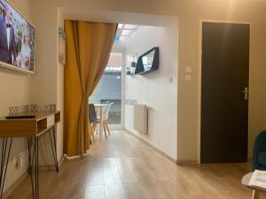 TV a/nebo společenská místnost v ubytování MOCY La Maison