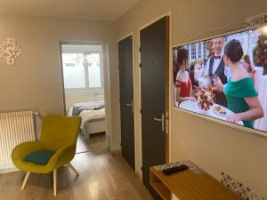 TV a/nebo společenská místnost v ubytování MOCY La Maison