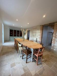 a large dining room with a wooden table and chairs at Gîte les 2 cygnes à Briare dans le Loiret in Briare +10 photos