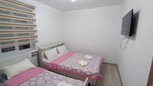 Postel nebo postele na pokoji v ubytování Ademi guest House