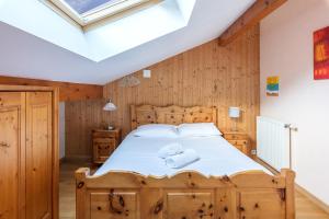 Ένα ή περισσότερα κρεβάτια σε δωμάτιο στο SEVRIER, maison vue panoramique sur le lac , 8 personnes